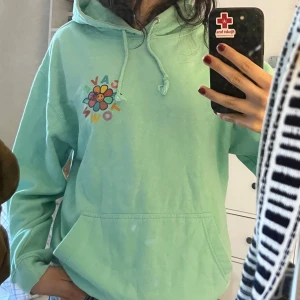 Cavetown Hoodie - Cavetown merch Hoodie i bra skick. Använt fåtal gånger. 