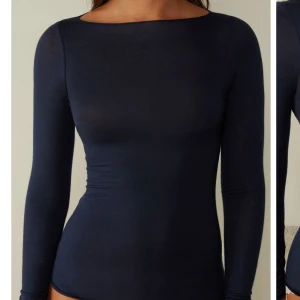  Intimismi tröja   - Mörkblå intemissmi tröja långärmad , har inte andvänt så mycket så är som ny 