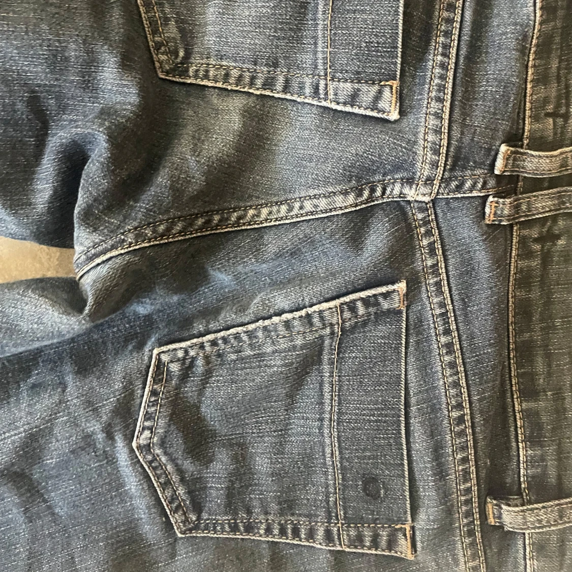 Mörk blåa bootcut jeans - 92