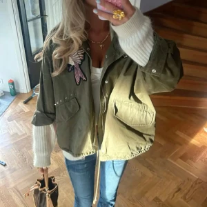 Super snygg jacka  - Super cool jacka som ej finns att köpa längre🎀