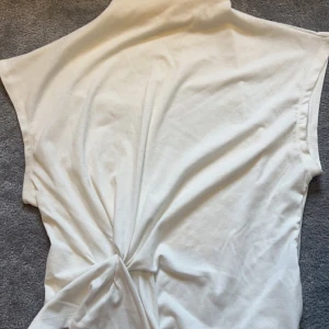 Topp med knyte - Superfin