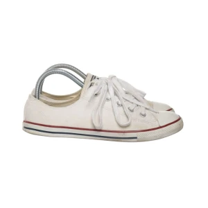 Converse skor - Köpta från Sellpy, säljer vidare då dom tyvärr inte passade🫶🏼🫶🏼