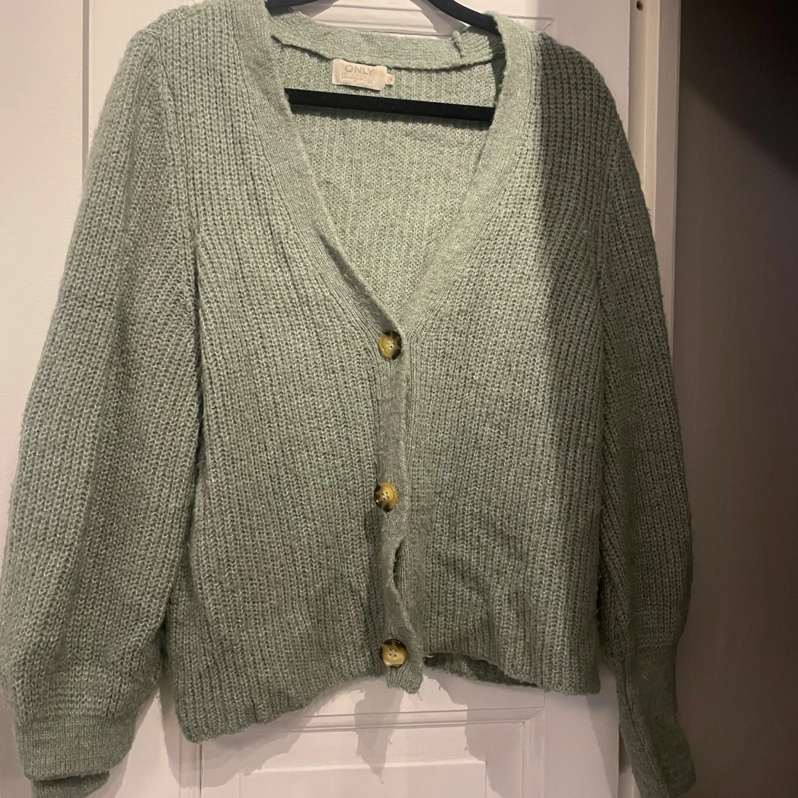 Grön stickad kofta från Only