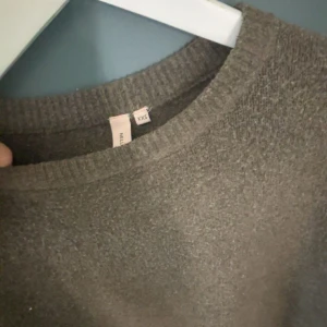 Brun stickad tröja  - Brun stickad tröja från Nelly i storlek XXS men passar även S och XS Pris går o diskutera 