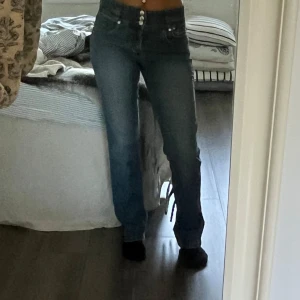 Vintage jeans - Säljer dessa söta jeans pga av att jag inte använder de. De har inga fel och ser nya ut. Kan sälja för lägre pris! Hör av er vid frågor mm🥰