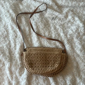 Väska - Alldrig använt, prislappen är till och med kvar. 