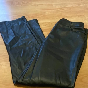 Svarta skinnbyxor - Oanvända skinnbyxor