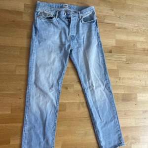 Ljusblåa jeans, W30, bra skick