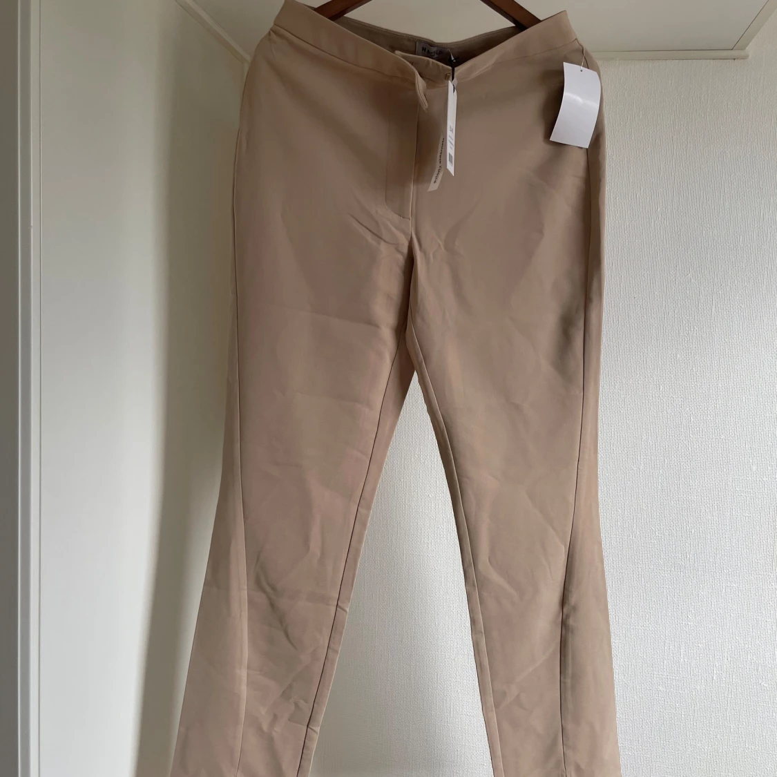 Kostymbyxor beige NA-KD - 90