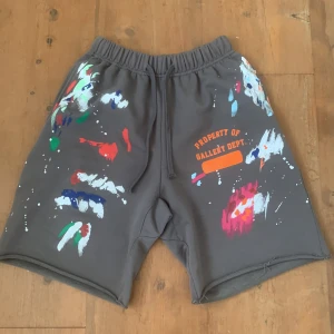 Gallery Dept Shorts - Otvättade, aldrig använda utomhus endast hemma någon gång, säljer då det ej kommer till användning