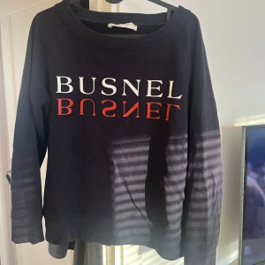 Busnel sweatshirt - Tröjan är hel och ren. Storlek 34 men passar mig som har 36.