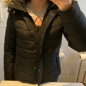 Jacka 💕 - Supersnygg jacka perfekt för hösten/vintern☺️hör av er vid funderingar och lägg gärna bud ❤️