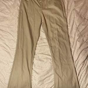 Flared Margiela Troursers - Flared Maison Margiela Trousers, aldrig använda. Storlek 32-33. Längd 32. För fråga skriv på dm!