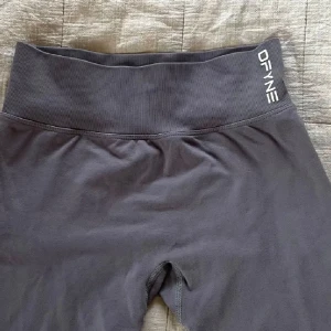 DFYNE - helt nya! inga defekter alls säljer därav ja har massa andra tights