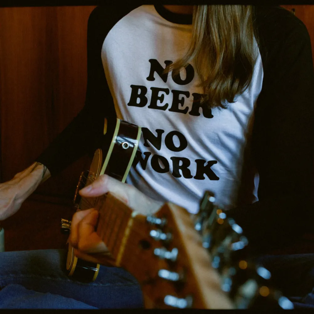 No beer No work tee designed exclusively by El Camello®.Men’s Contrast Long Sleeve Baseball T-shirt. Handprinted in small batches in Sweden. Size S: chest 45,5cm Length 68,5. T-shirts.