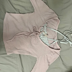 Coquette long sleeved - Aldrig använt helt ny och bara testat. Väldig gullig men denne för tight för mig (jag är normal en s/m storlek)