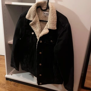 Höst jacka -  jeansjacka i fint skick, storlek 34