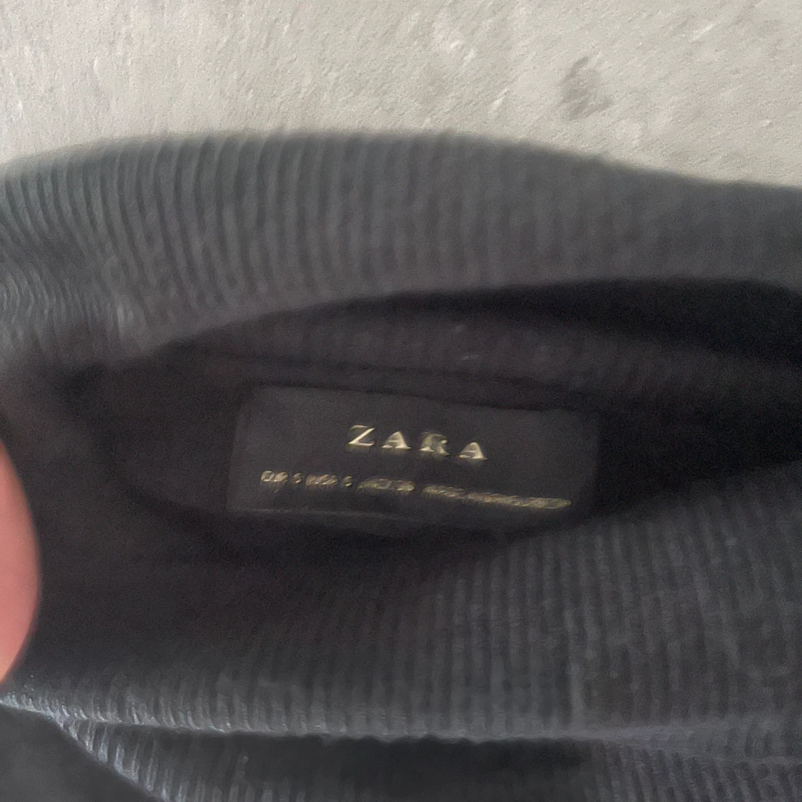 Mörkblå polotröja från Zara - 90