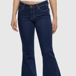 Urban classic bootcut jeans - nu säljer jag mina superfinalågmidjade  bootcut jeans ifrån urban classic jeans, använda vid ett sju antal tillfällen men superfina i skicket! 💞 egna bilder kan fås!