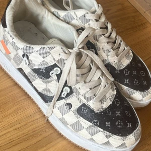 Skor - Det står Nakf istället för Nike men syns inte så bra 