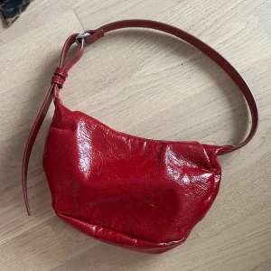 Zara handväska - Bra skick, men använd ett fåtal gånger. 