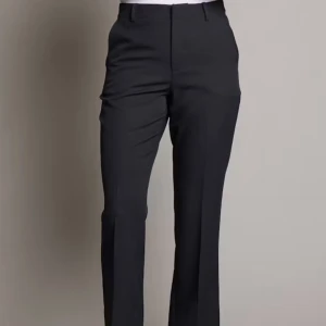 Kostymbyxor - Petite kostymbyxor från bikbok i strl 42 men defenetivt mer som en 40/M.  Haft på mig max 2-3 gånger så nyskick i princip.  Köpta för 500