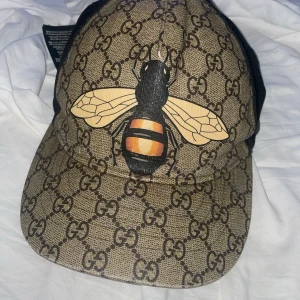 Gucci keps - använd just därför så lågt pris