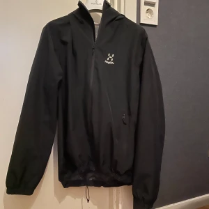 Haglöfs jacka, bra skick storlek L i women - Bra skick kan gå ner lite i pris vid snabb affär 