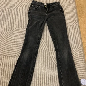 Lågmidjade  - Säljer dessa zara flare jeans som jag sytt till Lågmidjade 