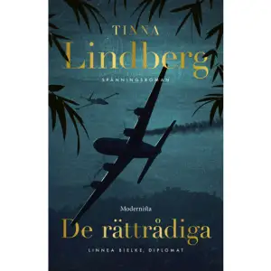 Första boken i ny spänningsserie om diplomaten Linnea Bielke»Berättelsen är oavbrutet spännande och väver elegant samman flera gestalters livsöden med politiska spel både i Sverige och internationellt. De rättrådiga är en mycket välskriven spänningsroman med intresseväckande personporträtt, som ställer flera viktiga frågor om vår samtid.« Betyg: 5 av 5 - Helene Ehriander, BTJ »En deckare som hittat en egen nisch vad gäller både miljö och huvudperson och det känns uppfriskande. Jag ser fram emot att läsa mer om Linnea Bielke.« Gunilla Wedding, Skånska Dagbladet »Cool och smart debutdeckare. Bravo!« Viveca Sten, deckarförfattare»Grattis - thrillergenren har fått en ny intressant karaktär!« Inger Melin, Borås Tidning Diplomaten Linnea Bielke ska inom kort tillträda sin första ambassadörstjänst och ser fram emot sitt nya liv i Kongo-Kinshasa. Under den förberedande tiden på UD gör hon ett fynd: Hon hittar dokument med ett okänt vittnesmål om flygkraschen i dåvarande Nordrhodesia 1961, där FN:s generalsekreterare Dag Hammarskjöld omkom. Kort efter avslöjandet försvinner dokumenten spårlöst från Linneas tjänsterum. Hennes ambassadörstjänst dras tillbaka och det är uppenbart att någon försöker svartmåla henne. Med hjälp av Barbro Christensen, regeringens utredare i Dag Hammarskjöld-fallet, och vännen och journalisten Mia Holmström börjar hon nysta i vem som vill sätta stopp för hennes karriär. Samtidigt försvinner en av FN:s miljöexperter i Kongo - en händelse med en särskild koppling till Linneas förflutna - och de tre kvinnorna dras in i en dramatisk, parallell historia. Spåren efter miljöexperten visar sig oväntat leda till Norrlands skogar och till hänsynslösa exploatörer som drömmer om att skapa ett svenskt Klondike. De rättrådiga är en spänningsroman om ett farligt, storpolitiskt spel där ingen skyr några medel - och om att våga göra det rätta i en värld av anpassliga.TINNA LINDBERG [född 1973] bor i Stockholm där hon jobbar som jurist och kommunikatör på Utrikesdepartementet. De rättrådiga är första delen i hennes spänningsserie om diplomaten och antihjälten Linnea Bielke.»Tinna Lindberg är en spännande svensk författare att hålla ögonen på. Boken är spännande och samtidigt lärorik.« Caroline Engvall, deckarförfattare »Tät, suggestiv och omedelbar. Det här är en bok man vill sluka utan att ta ögonen från texten, den är helt enkelt för bra för att lägga ifrån sig.« I min bokhylla »Wow! En ny deckarserie av hög kvalitet!« Kicki bokmal     Format Inbunden   Omfång 364 sidor   Språk Svenska   Förlag Modernista   Utgivningsdatum 2022-12-30   ISBN 9789180239172  