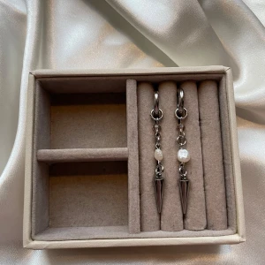 Lea earrings  - 45kr per par, gjorda i rostfritt stål vilket innebär att metallen inte färgar av sig eller tappar färg💐