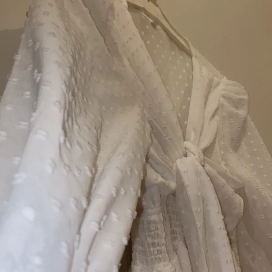 Vit klänning med knyt - 1