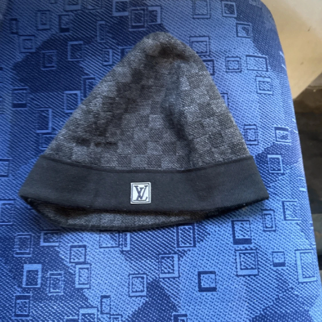 Grå mössa från Louis Vuitton - 91