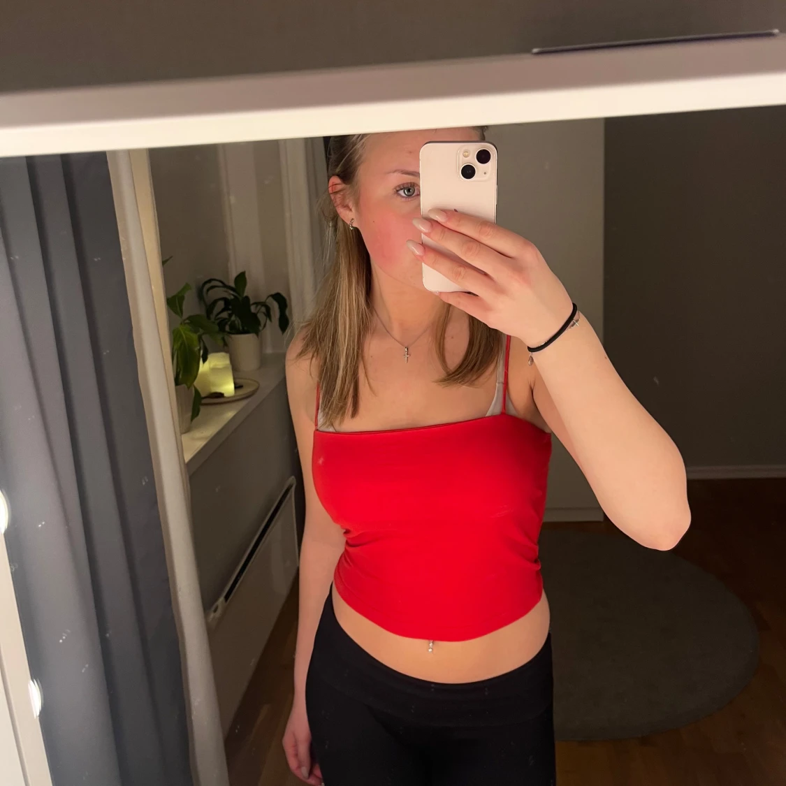 Röd croppad linnetopp