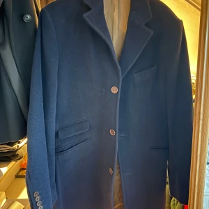 Marinblå rock från Morris,  - Klassisk marinblå rock från Morris, sälland använd