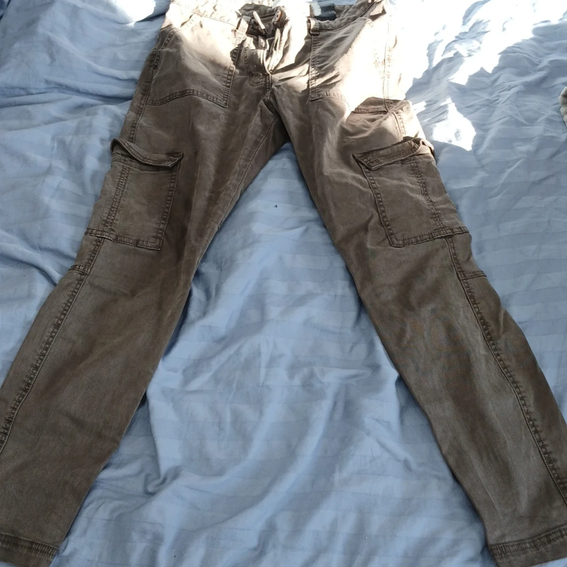 Bruna cargobyxor från H&M