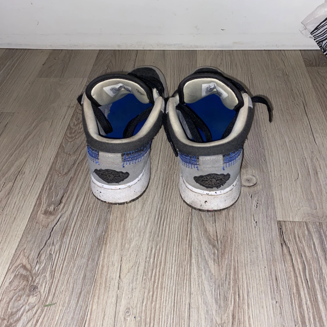 Nike Air Jordans i grått och svart - 1