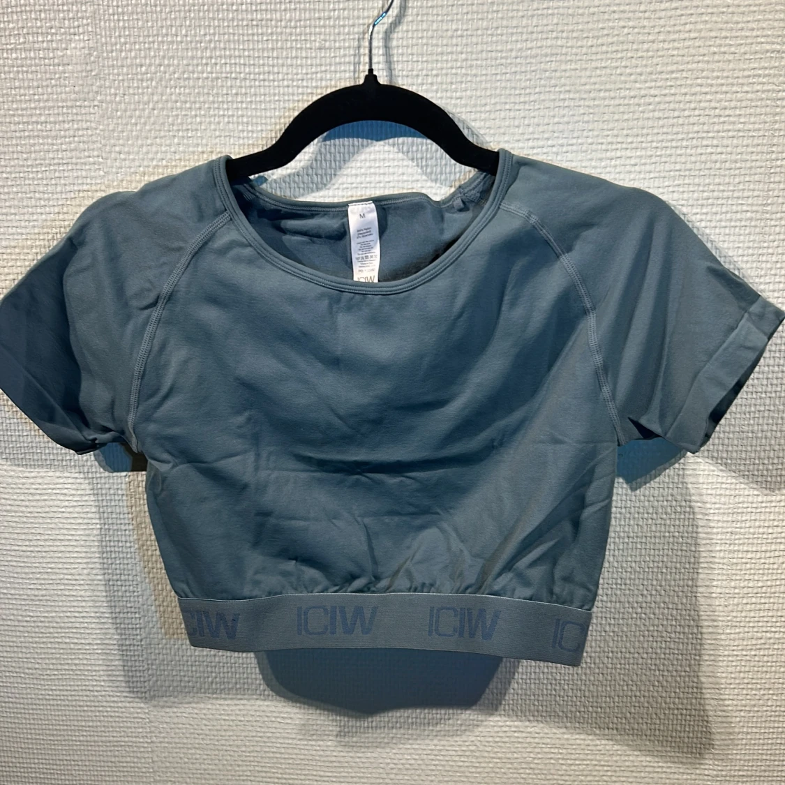 Grå kortärmad topp från ICANIWILL