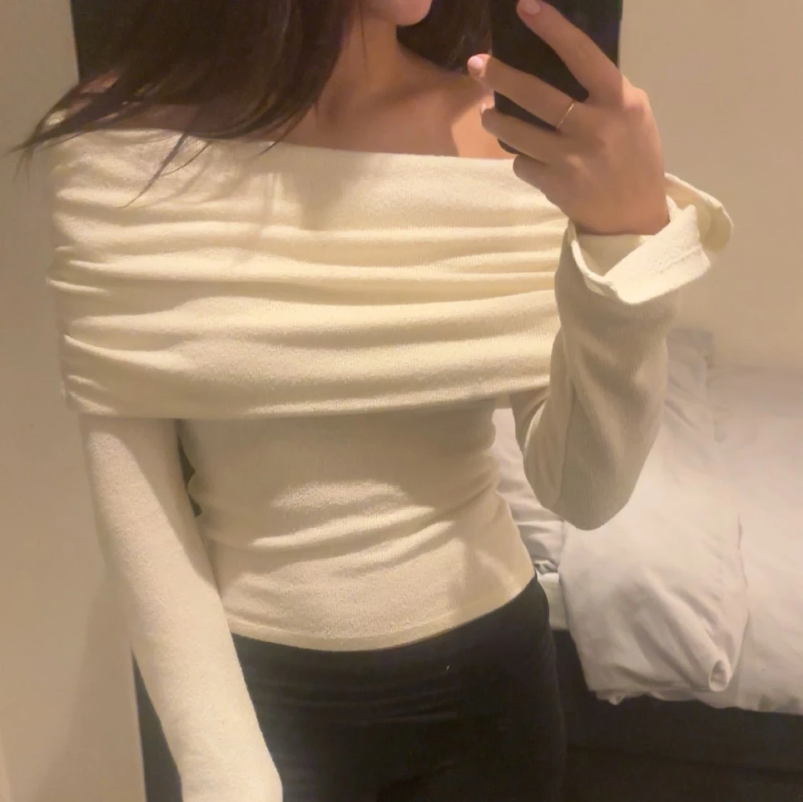 Cremefärgad  offshoulder topp