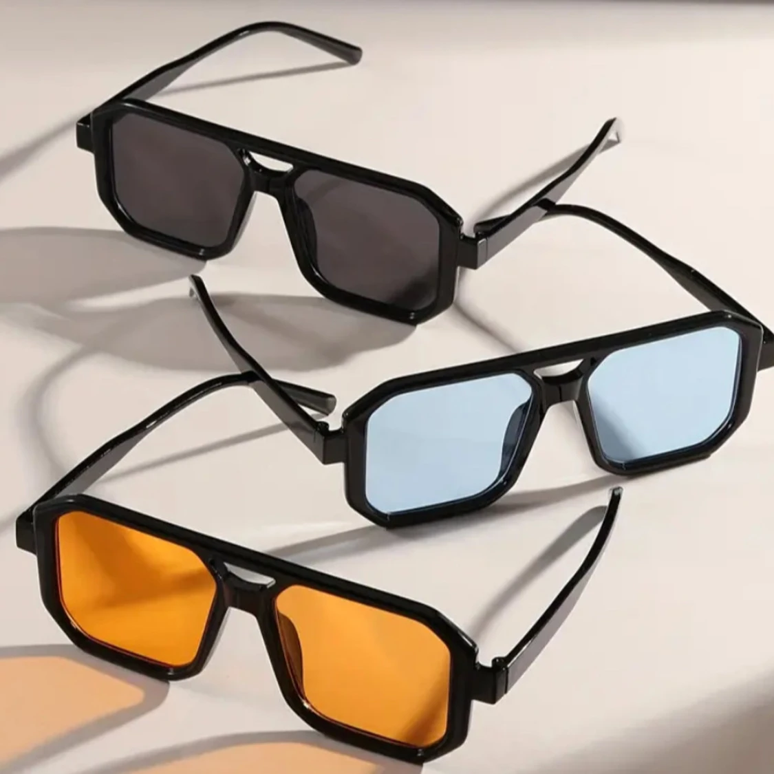 Fyrkantiga solglasögon i tre färger. 70kr st - 1