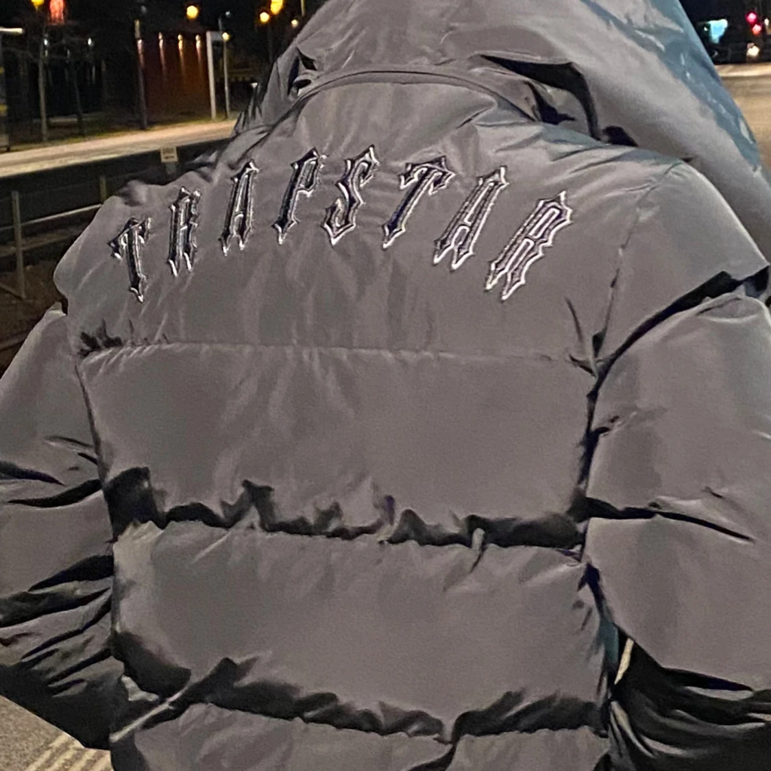 Svart pufferjacka från Trapstar - 1