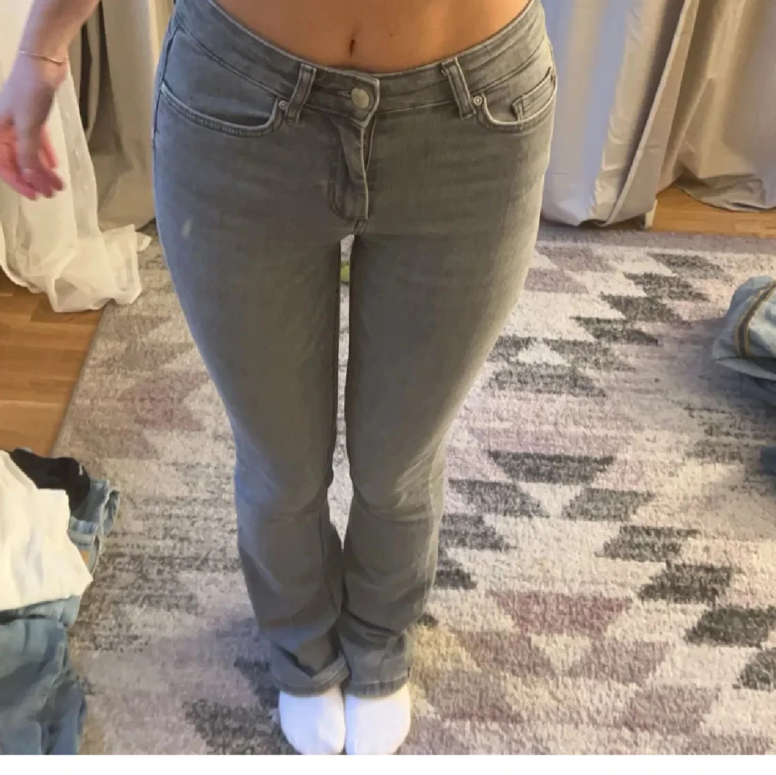 Grå bootcut jeans - 2