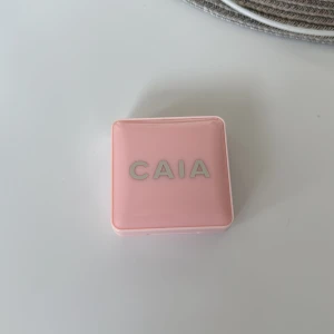 Blush från CAIA - Superfin Blush från CAIA. Endast testad då det var fel färg för mig. Blushen är i färgen PINK LEMONADE🩷