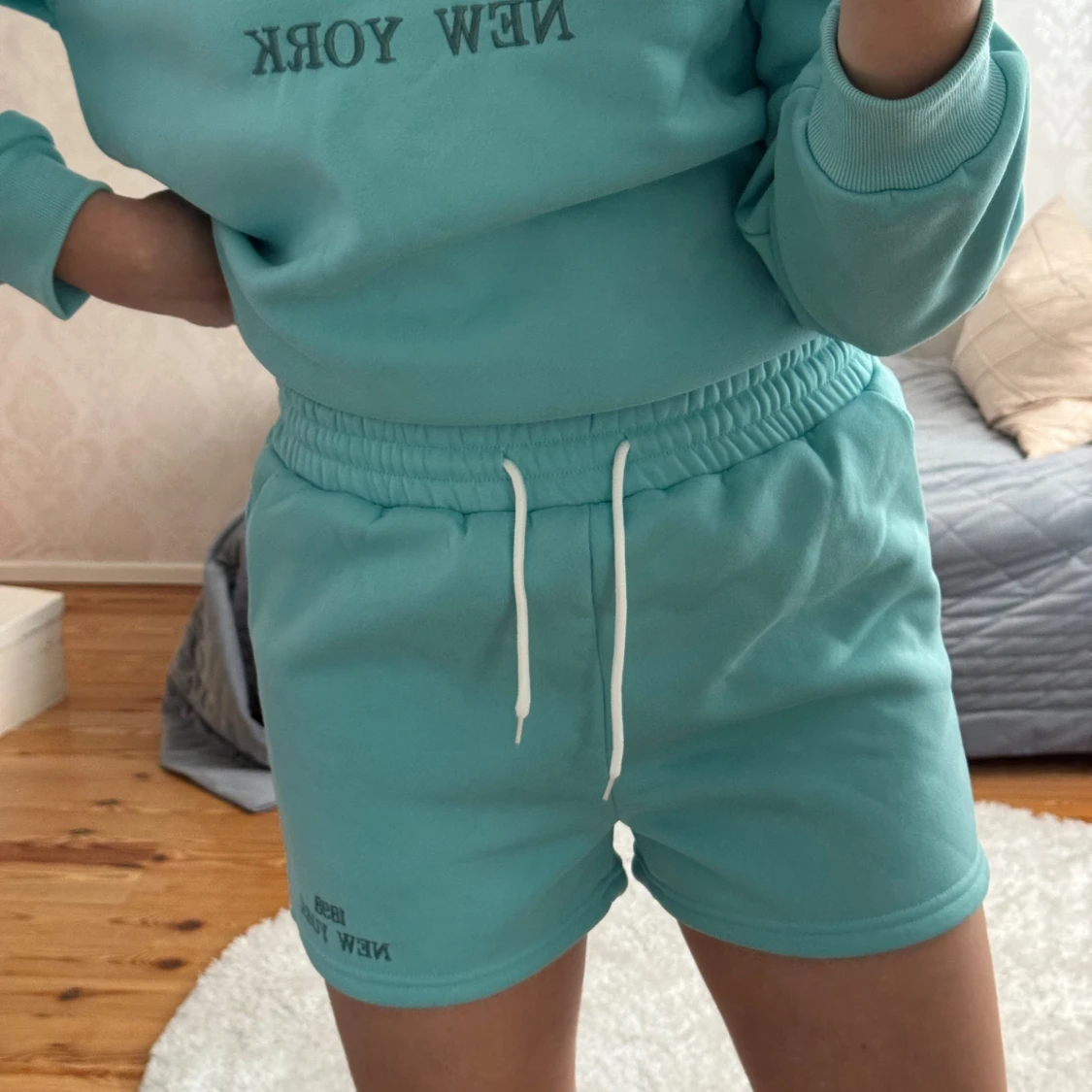 Turkos sweatshirt med Brooklyn-tryck - 2