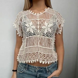 Vit virkad topp från Feels Right - Vit virkad topp från Feels Right