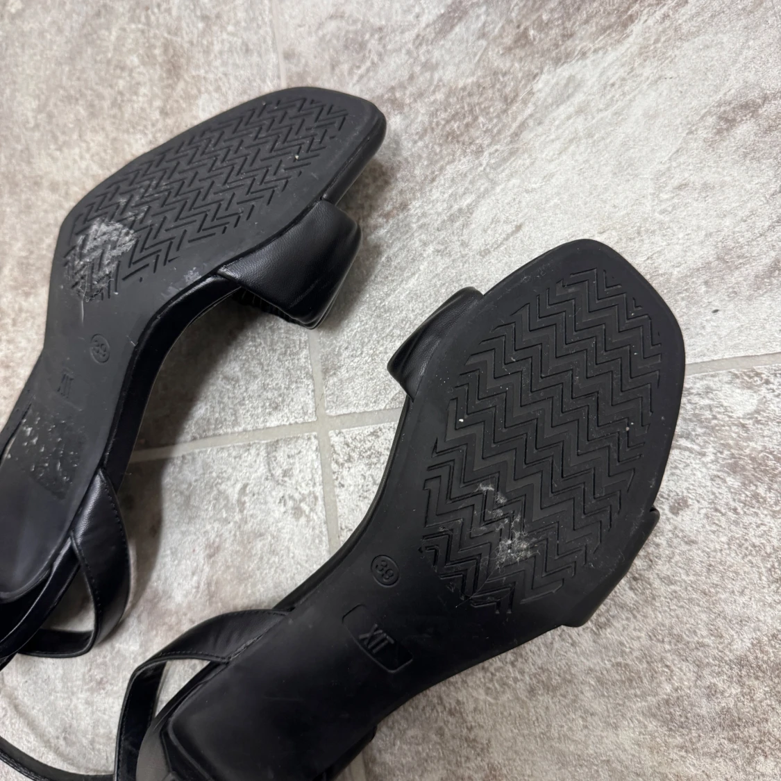 Svarta klackskor från LTX - 90