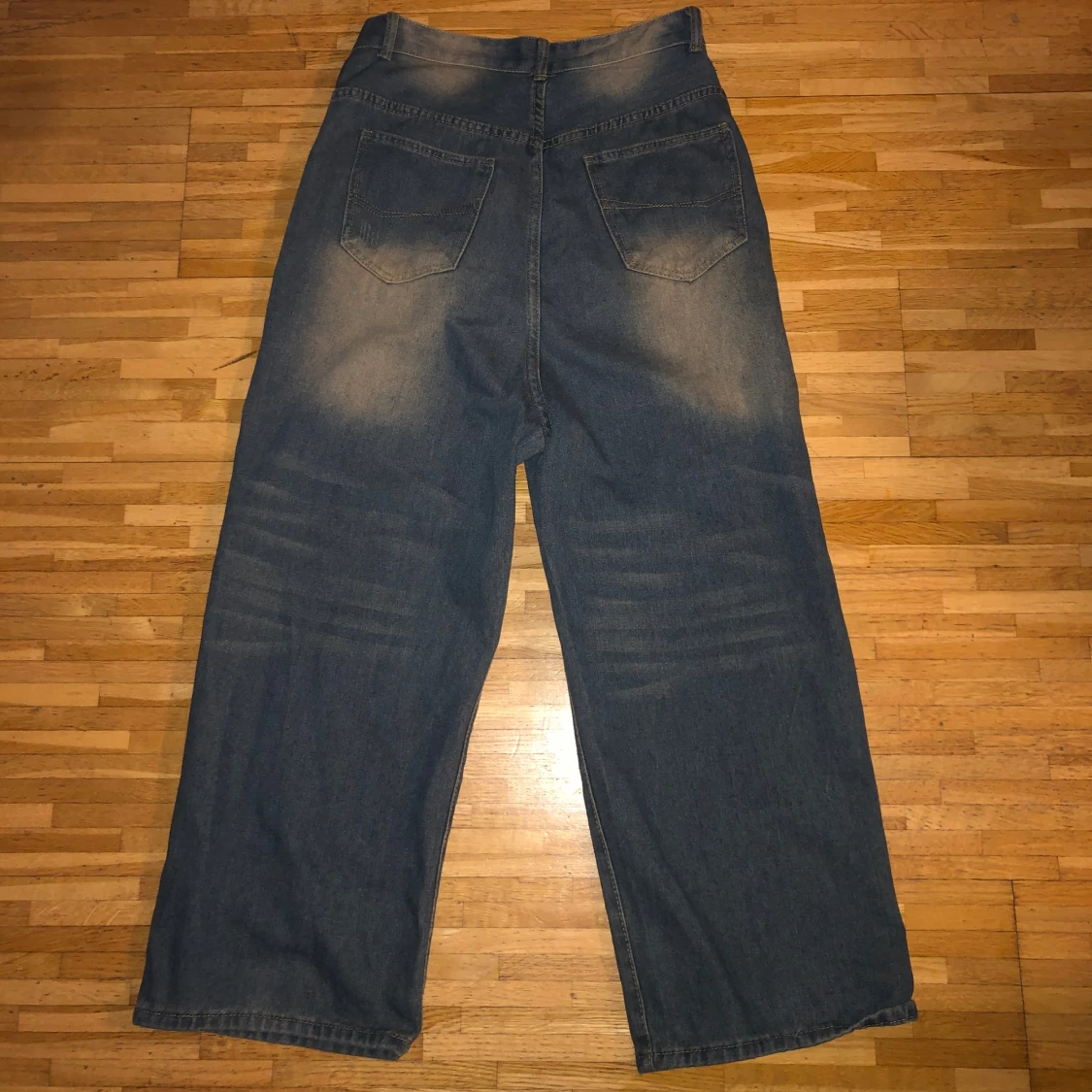 Blå jeansbyxor - 90