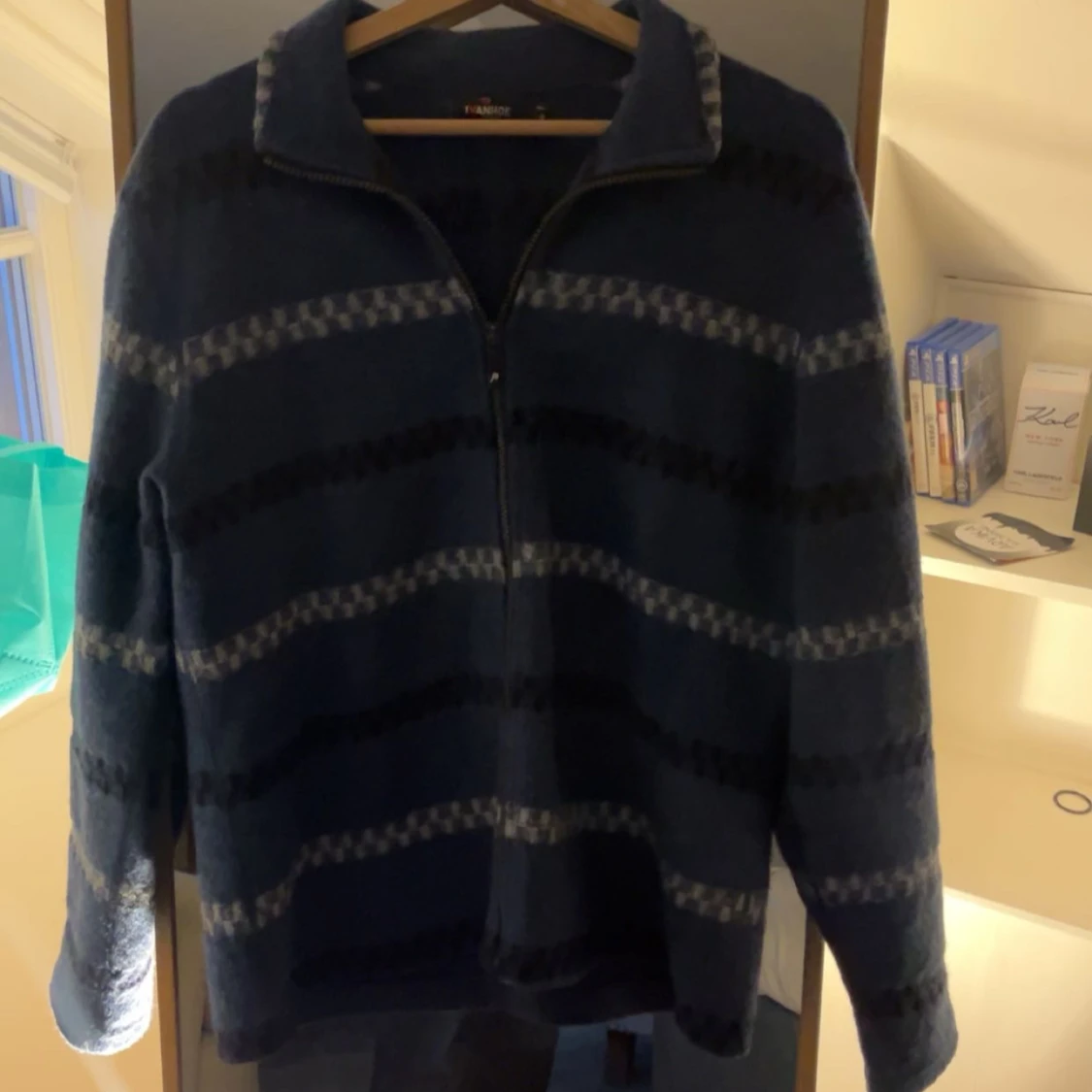 Blå randig kofta - 91