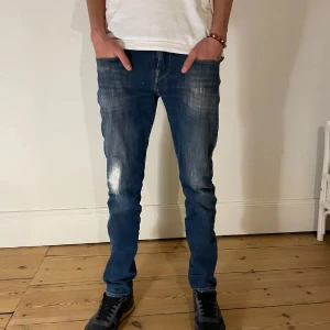 Replay jeans - (Replay jeans anbass) skick 8/10 storlek 30/32. Köpta för 1800 mitt pris 650. Hör av er vid frågor och funderingar.👍🏼(Pris ej hugget i sten)🤗