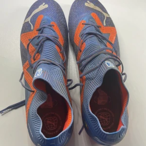 Ismail Diawaras skor  - Jag säljer denna sällsynta sko som den tidigare Malmö och nu AIK målvakten Ismael Diawara haft på sig. Skorna är lite slitna/smutsiga då han har använt de på träning/match